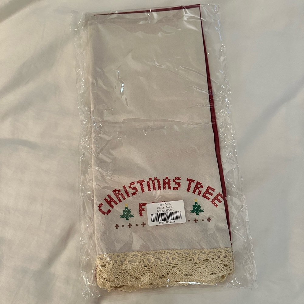 Taylor Swift Christmas Tree Farm Tea Towel Set